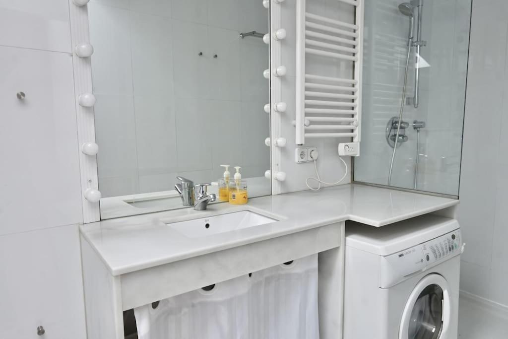 For You Rentals Apartamento Temporal Con Encanto A Pocos Metros Del Sol Myr13 Мадрид Экстерьер фото